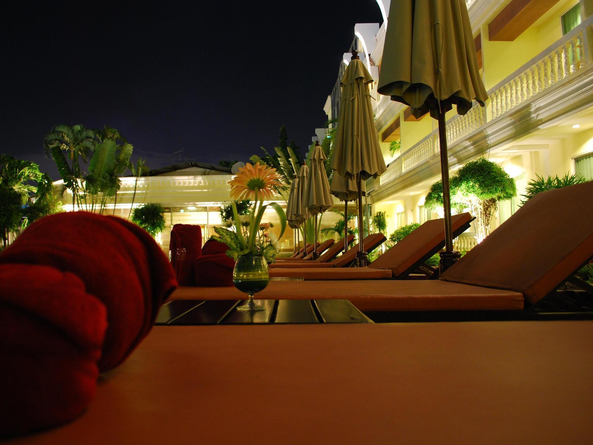 Windmill Resort Hotel Pattaya Buitenkant foto