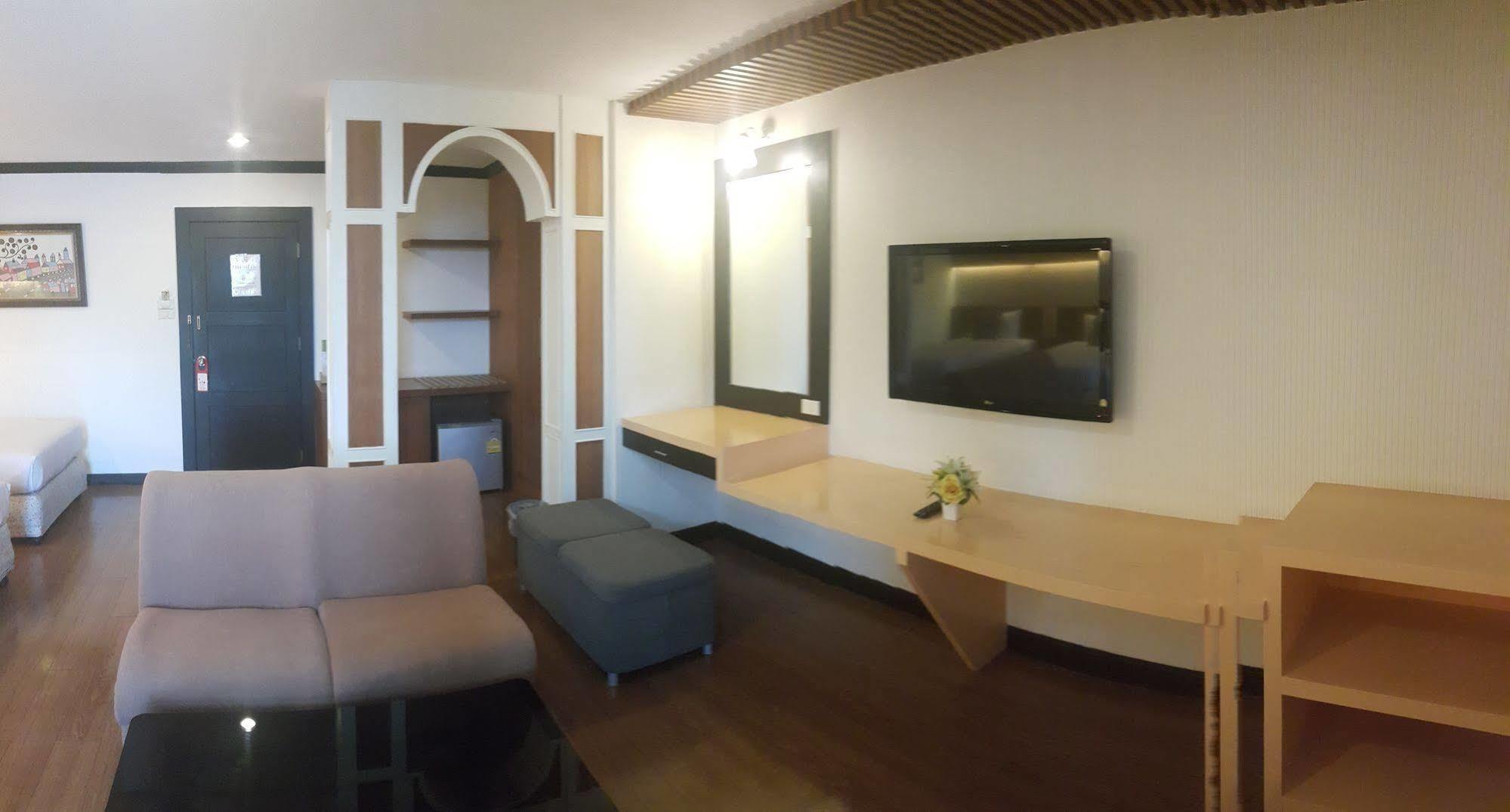 Windmill Resort Hotel Pattaya Buitenkant foto