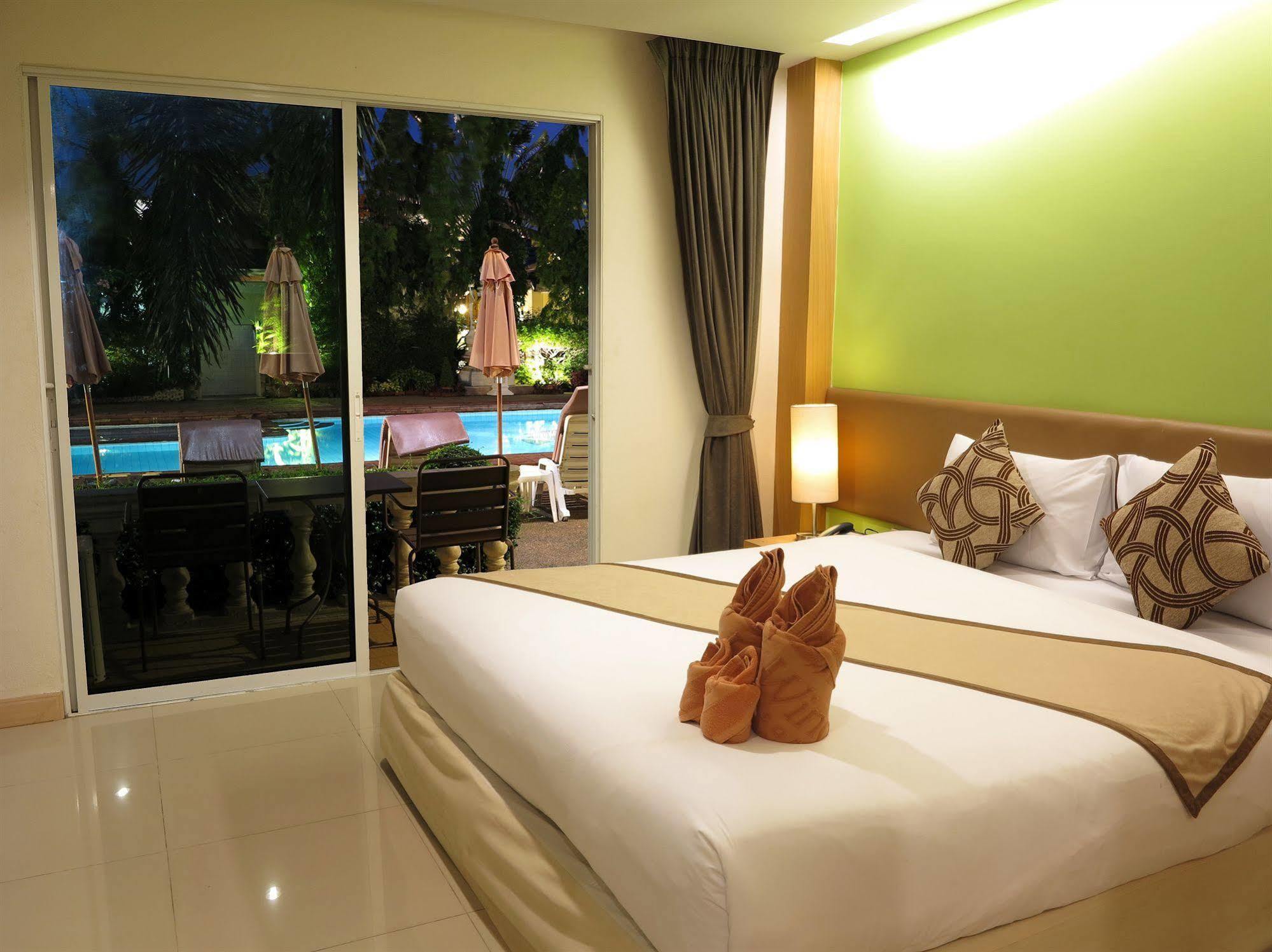 Windmill Resort Hotel Pattaya Buitenkant foto