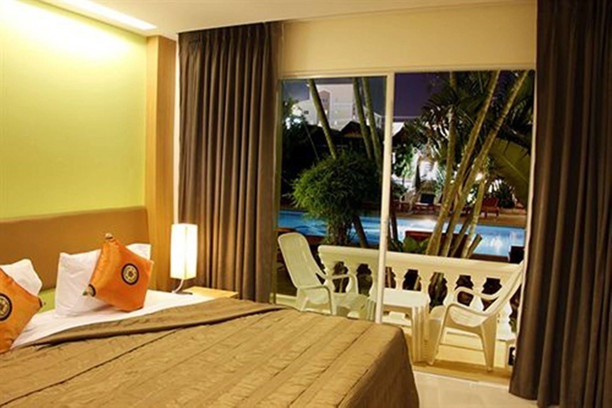 Windmill Resort Hotel Pattaya Buitenkant foto