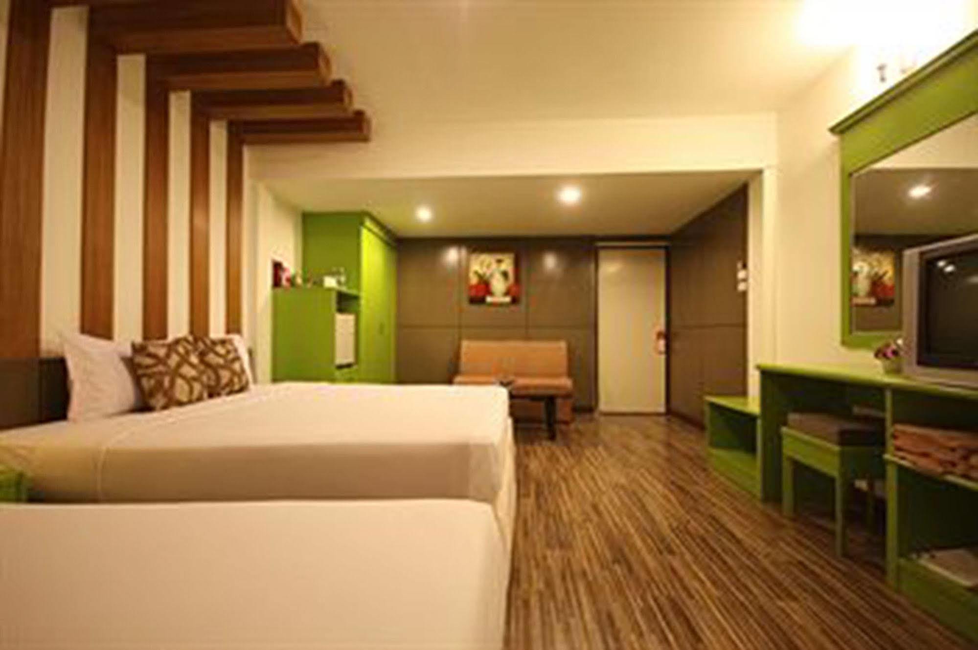 Windmill Resort Hotel Pattaya Buitenkant foto