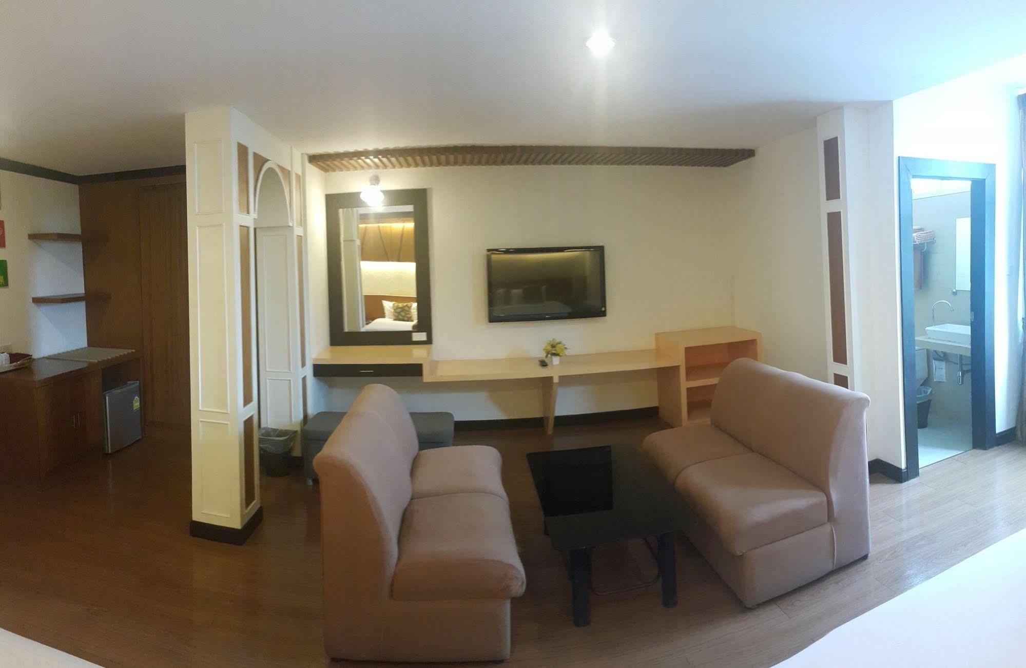Windmill Resort Hotel Pattaya Buitenkant foto