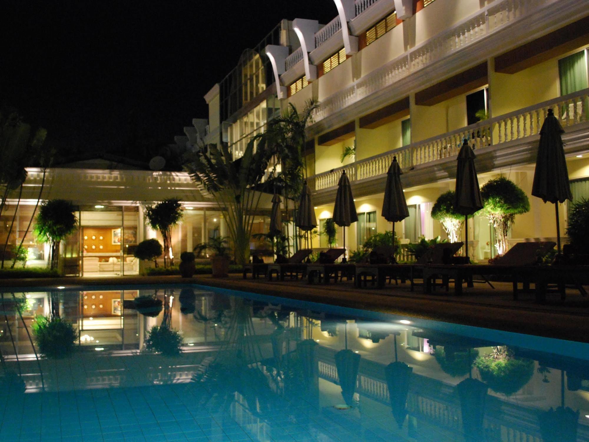 Windmill Resort Hotel Pattaya Buitenkant foto