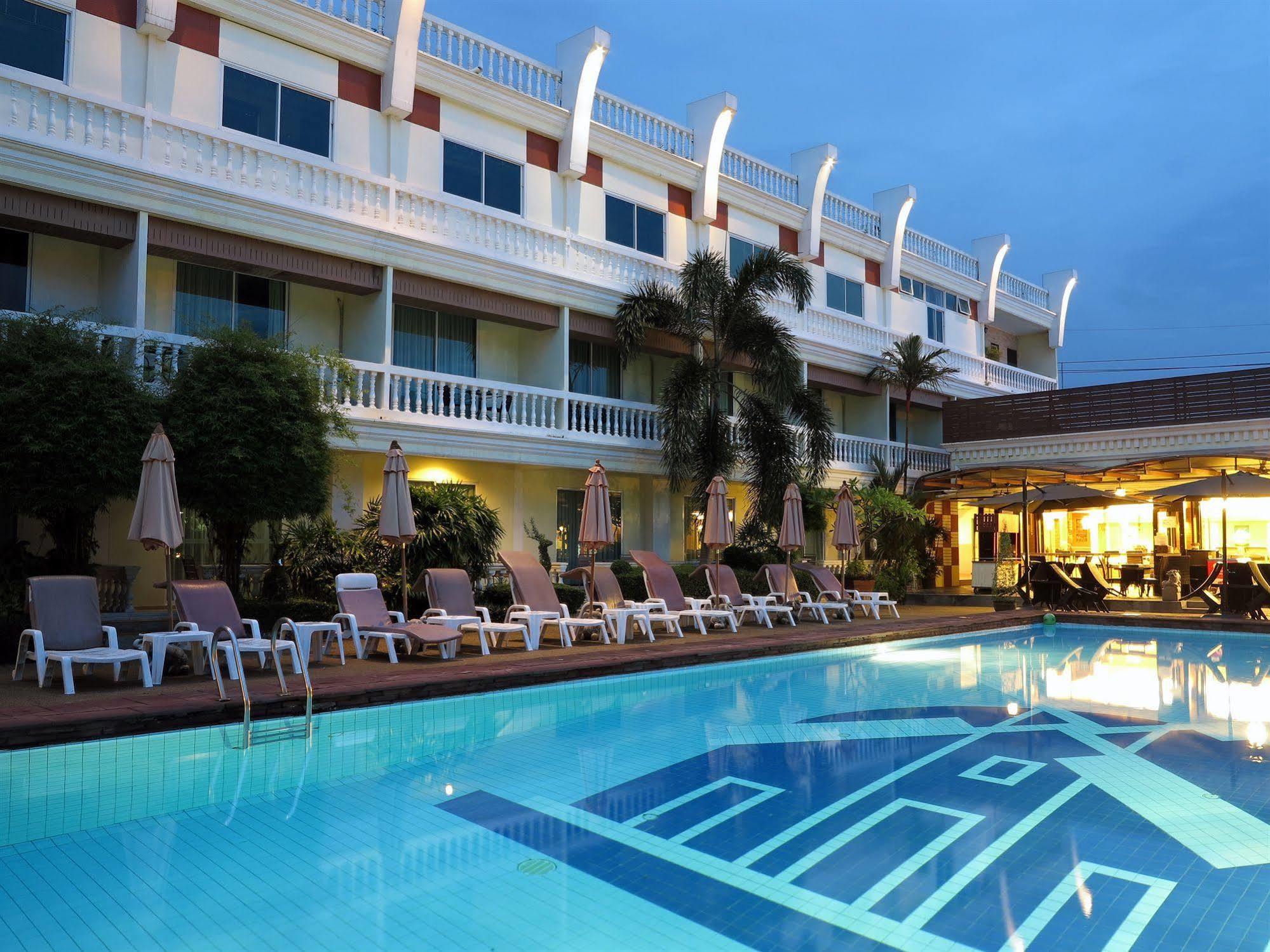 Windmill Resort Hotel Pattaya Buitenkant foto