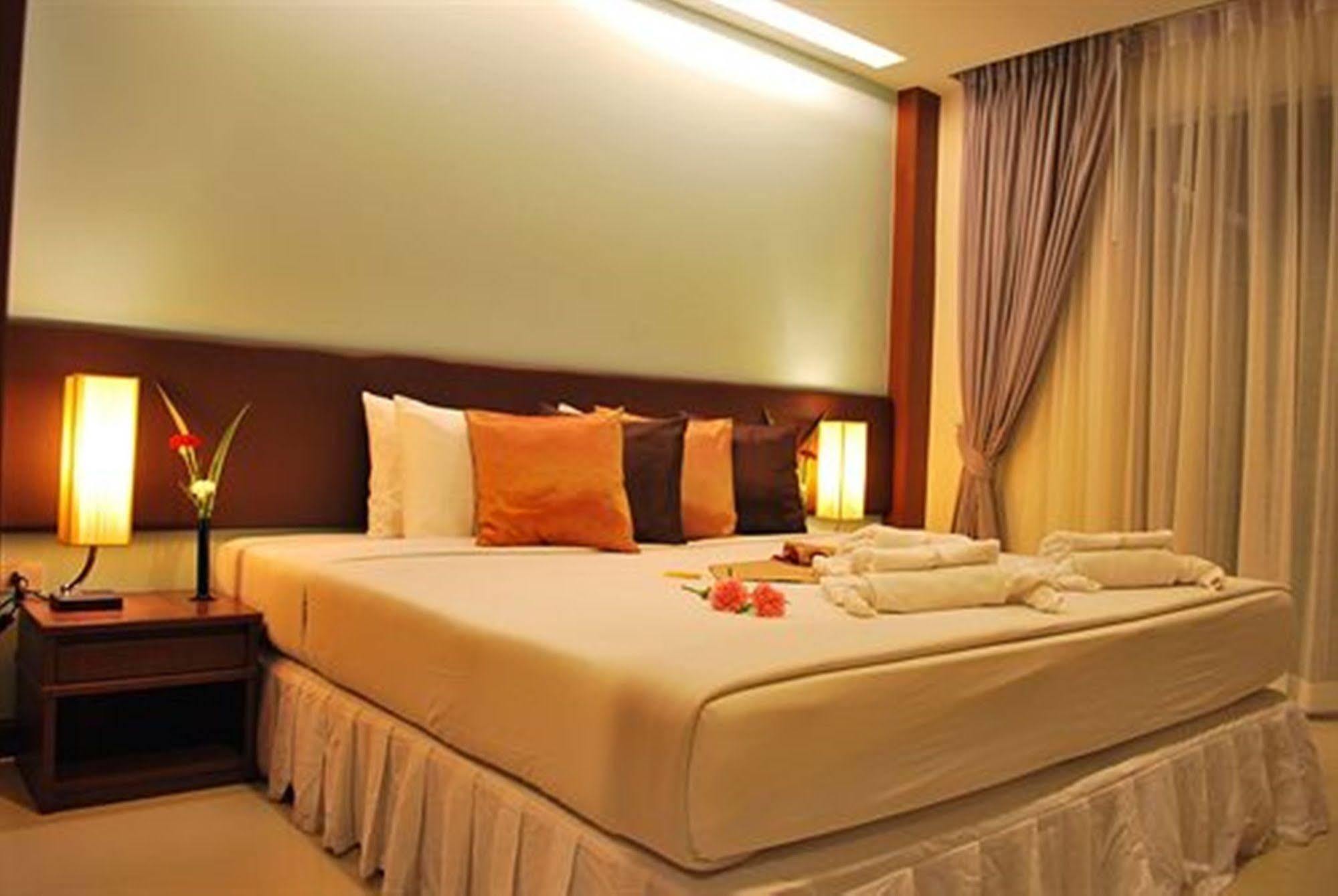 Windmill Resort Hotel Pattaya Buitenkant foto